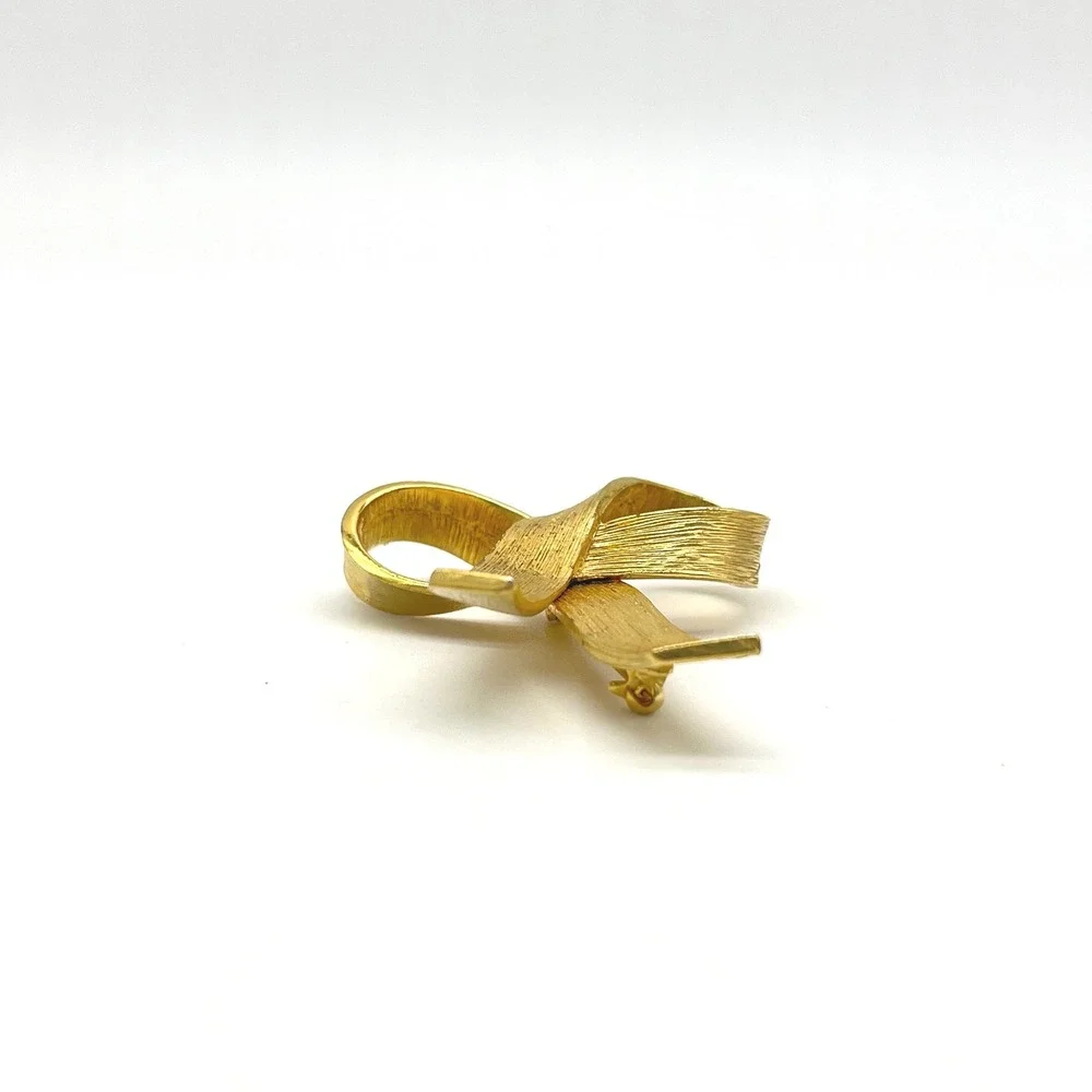 Vintage Gold Tone Ribbon Brooch‎ Pin Textured Elegant Statement Jewelry